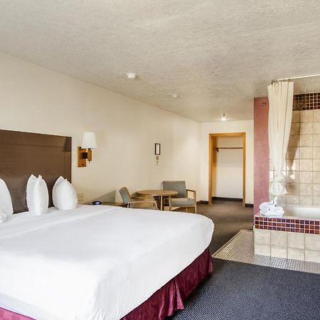 Americas Best Value Inn & Suites Ft Collins E At I-25 Форт Коллинс Экстерьер фото
