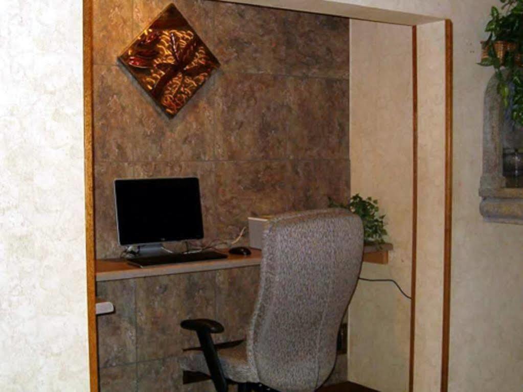 Americas Best Value Inn & Suites Ft Collins E At I-25 Форт Коллинс Экстерьер фото