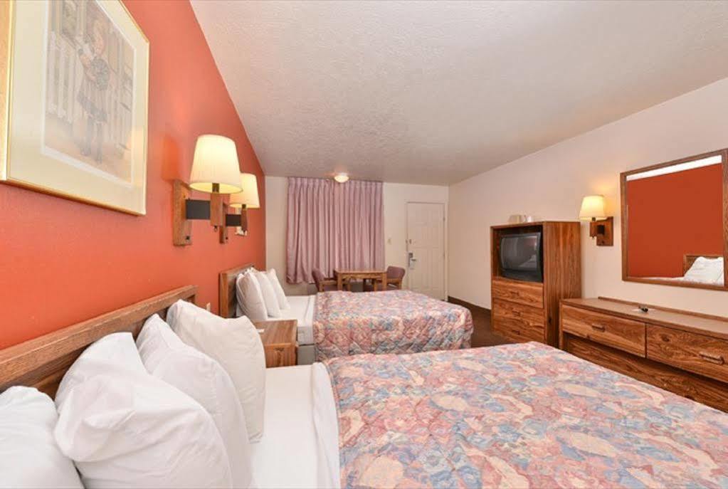 Americas Best Value Inn & Suites Ft Collins E At I-25 Форт Коллинс Экстерьер фото