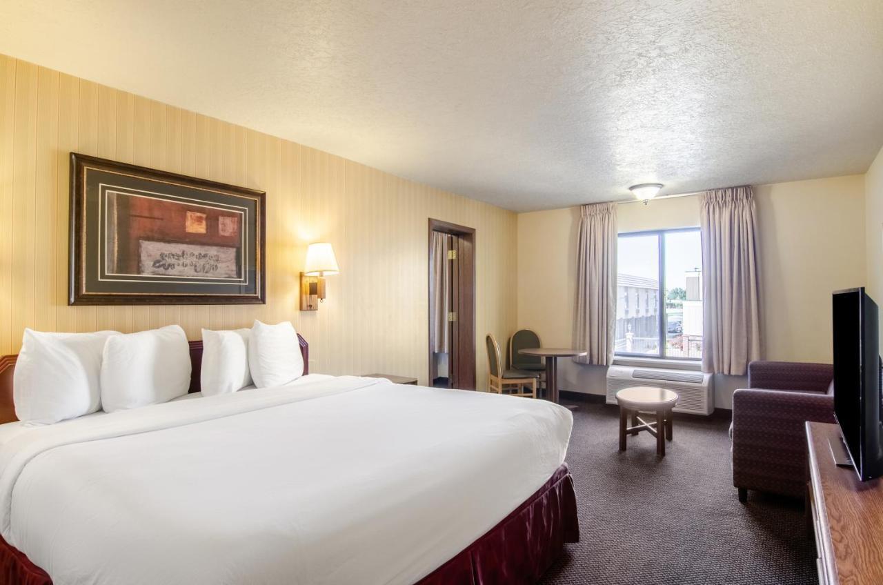 Americas Best Value Inn & Suites Ft Collins E At I-25 Форт Коллинс Экстерьер фото
