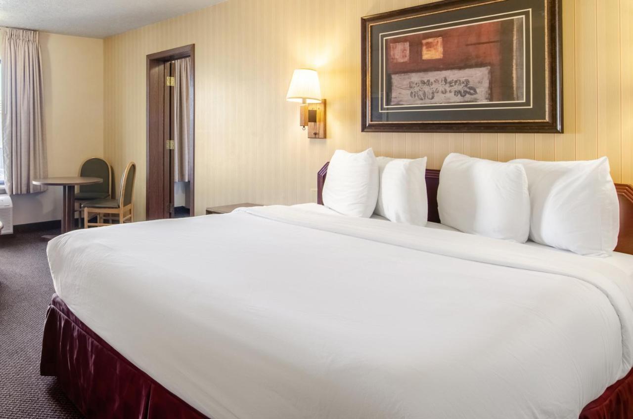 Americas Best Value Inn & Suites Ft Collins E At I-25 Форт Коллинс Экстерьер фото