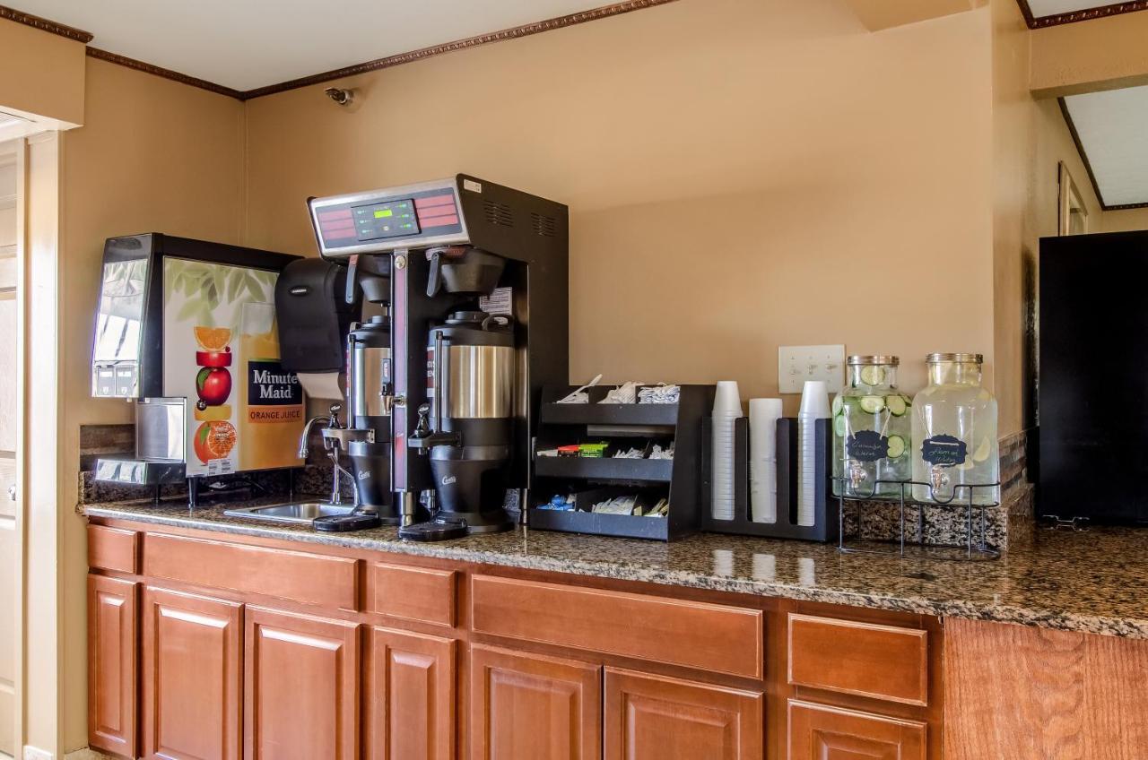Americas Best Value Inn & Suites Ft Collins E At I-25 Форт Коллинс Экстерьер фото